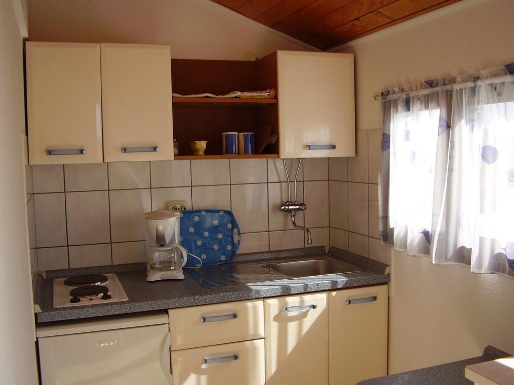 Guesthouse Apartment Bozica Bol Bilik gambar