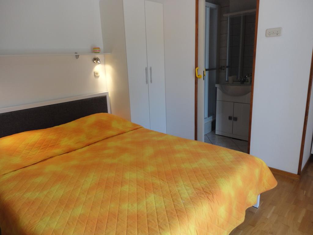 Guesthouse Apartment Bozica Bol Bilik gambar