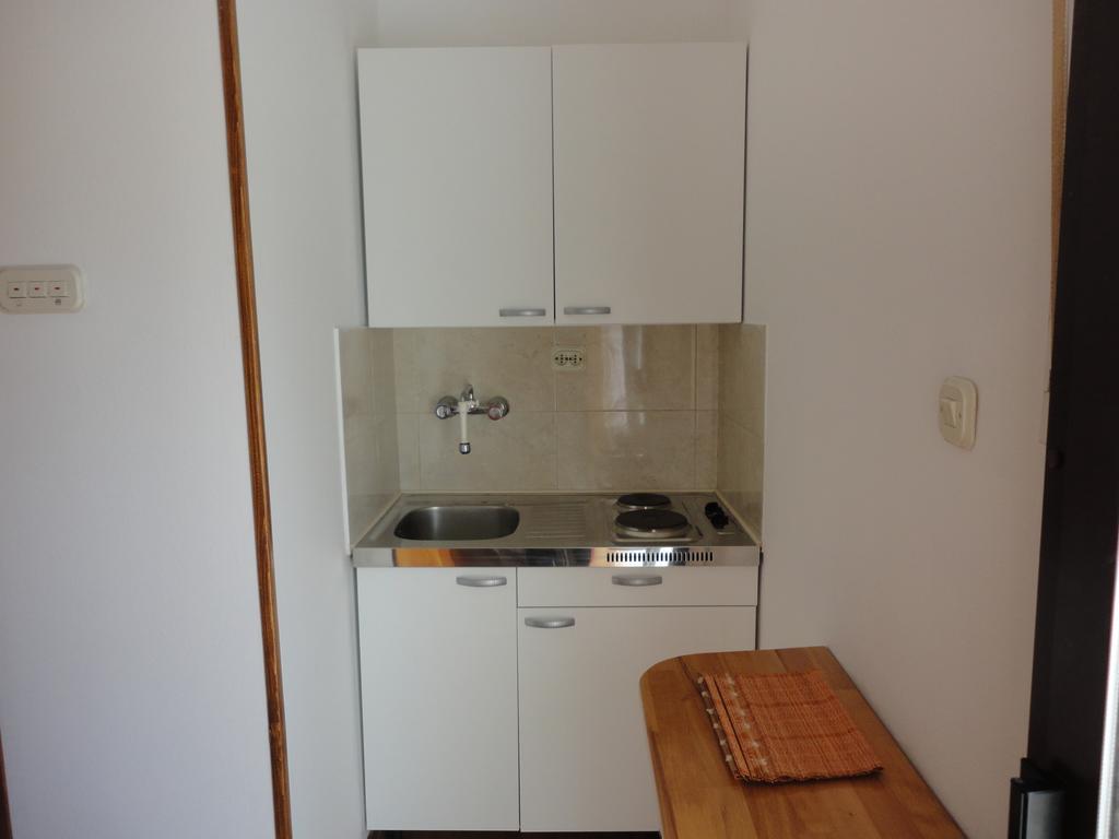 Guesthouse Apartment Bozica Bol Bilik gambar
